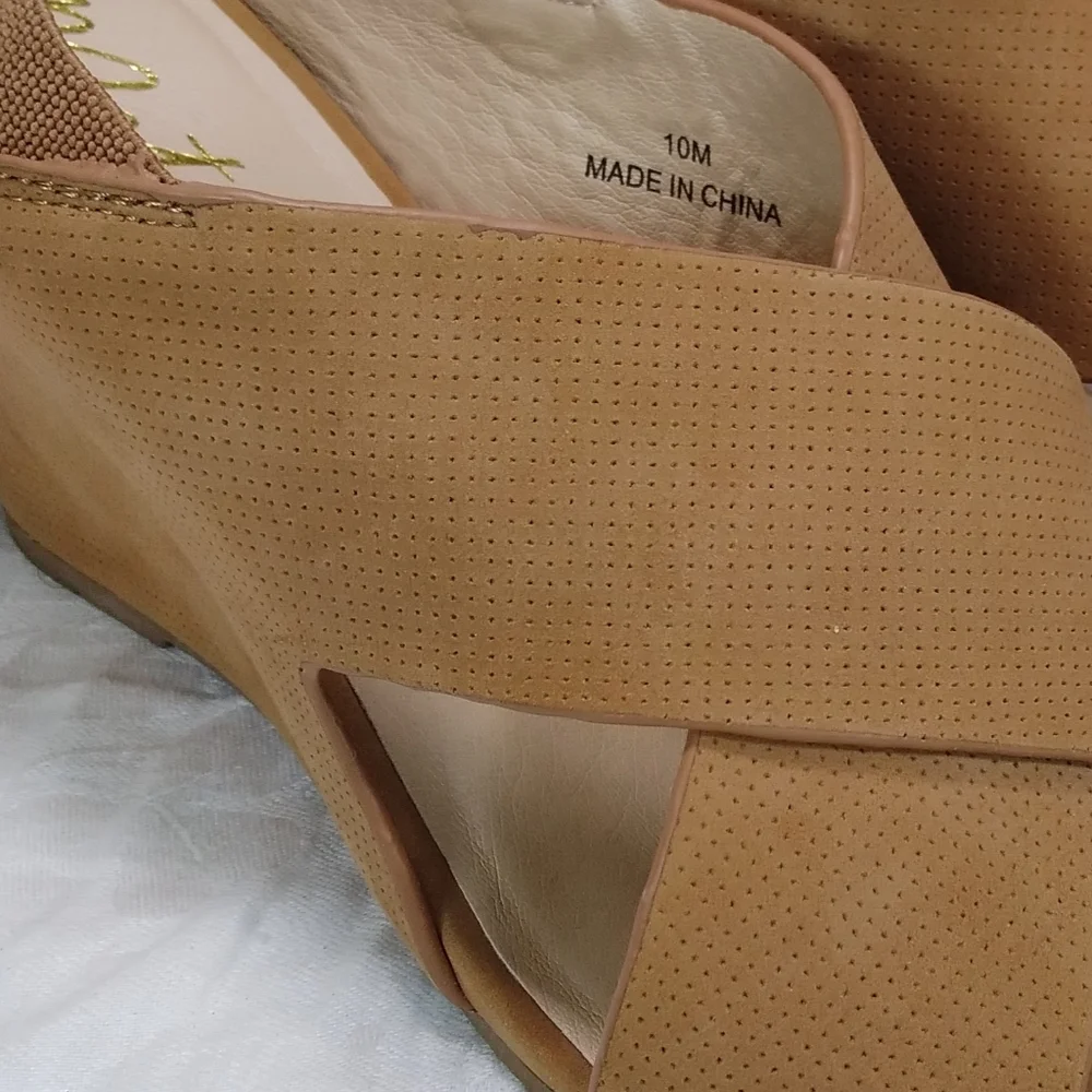 Matisse Harlow Cognac Brown SANDALS Womens Size 10M Criss Cross Perforated Wedge